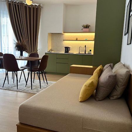 Flora Apartments ساراندا المظهر الخارجي الصورة