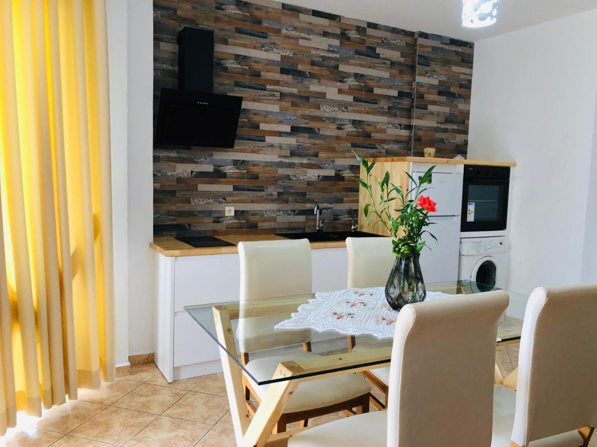 Flora Apartments ساراندا المظهر الخارجي الصورة