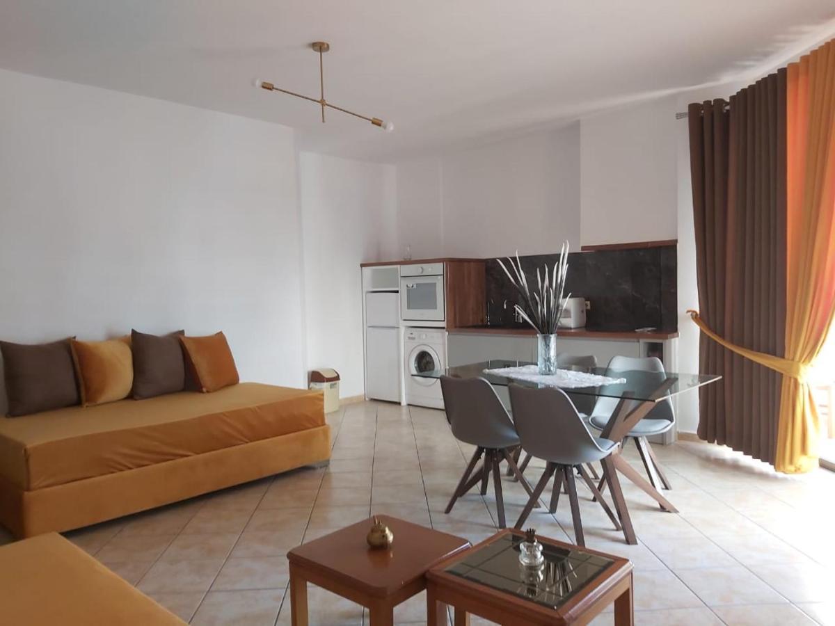 Flora Apartments ساراندا المظهر الخارجي الصورة