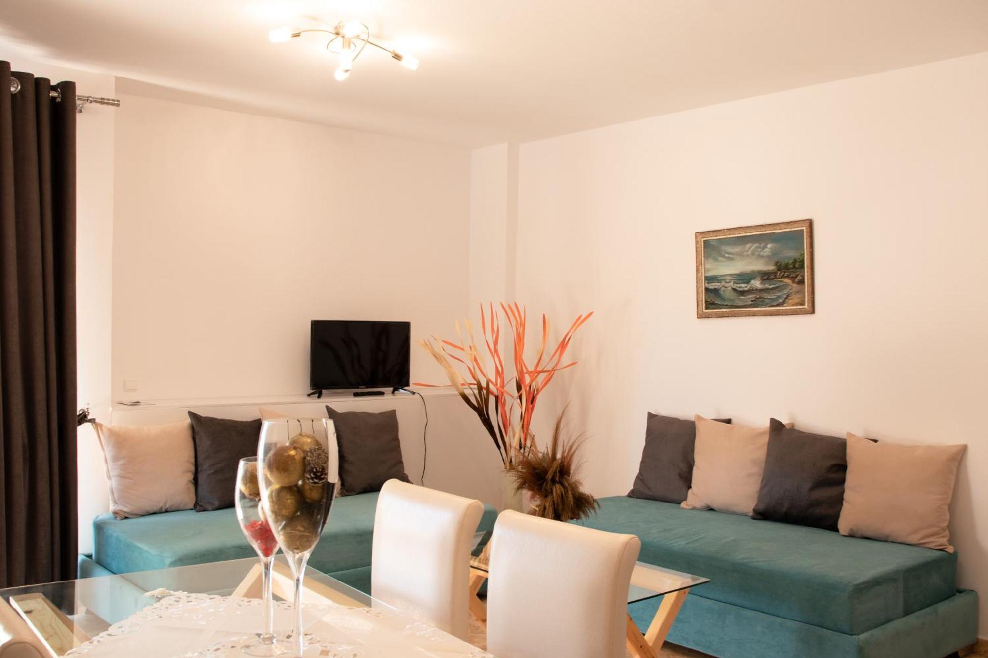Flora Apartments ساراندا المظهر الخارجي الصورة