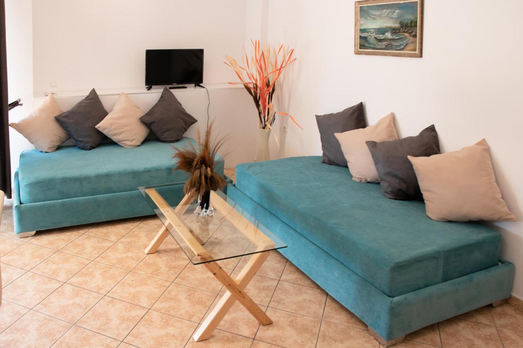 Flora Apartments ساراندا المظهر الخارجي الصورة