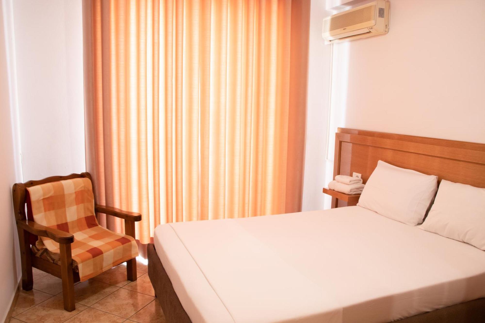 Flora Apartments ساراندا المظهر الخارجي الصورة