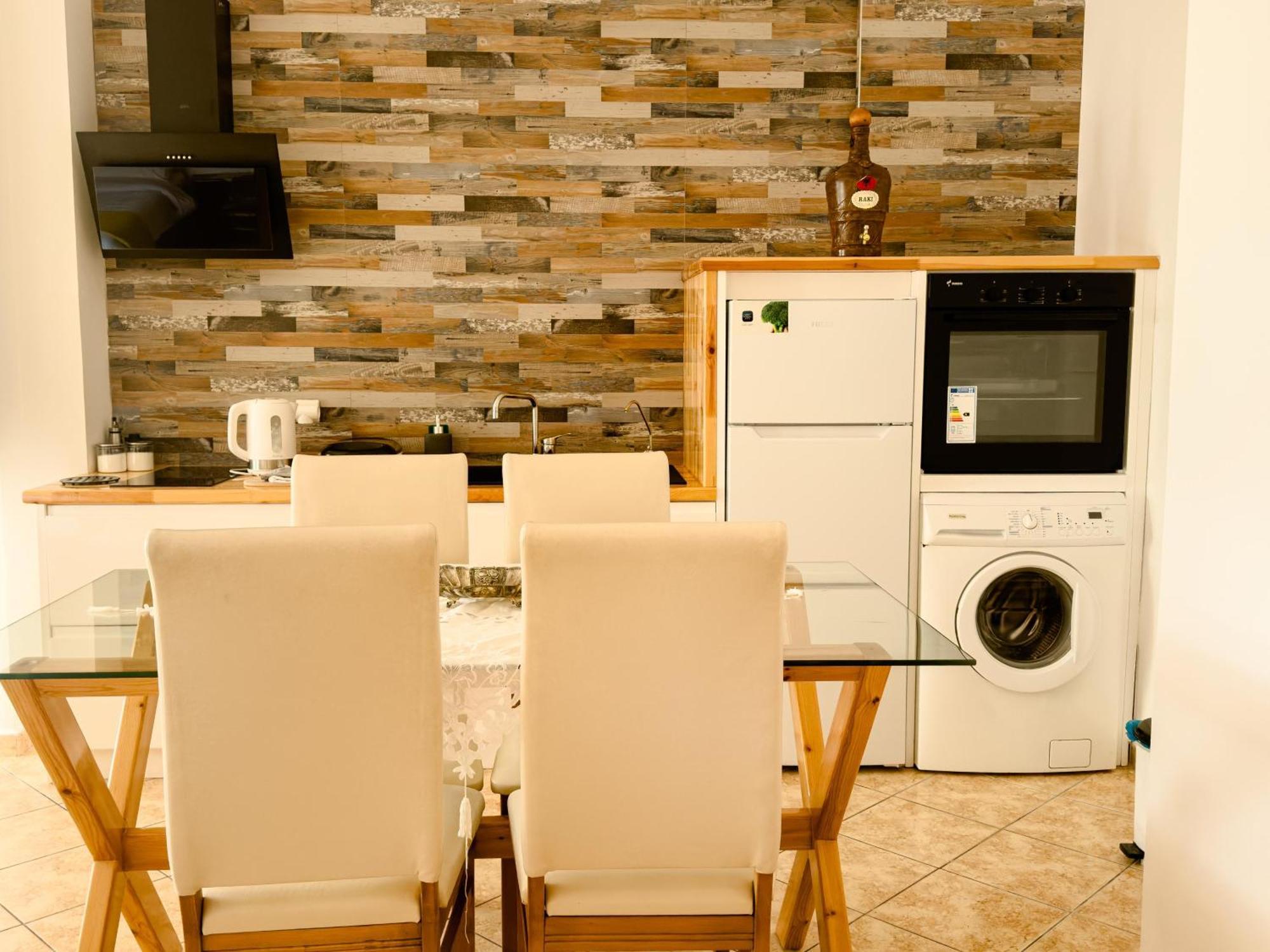Flora Apartments ساراندا المظهر الخارجي الصورة