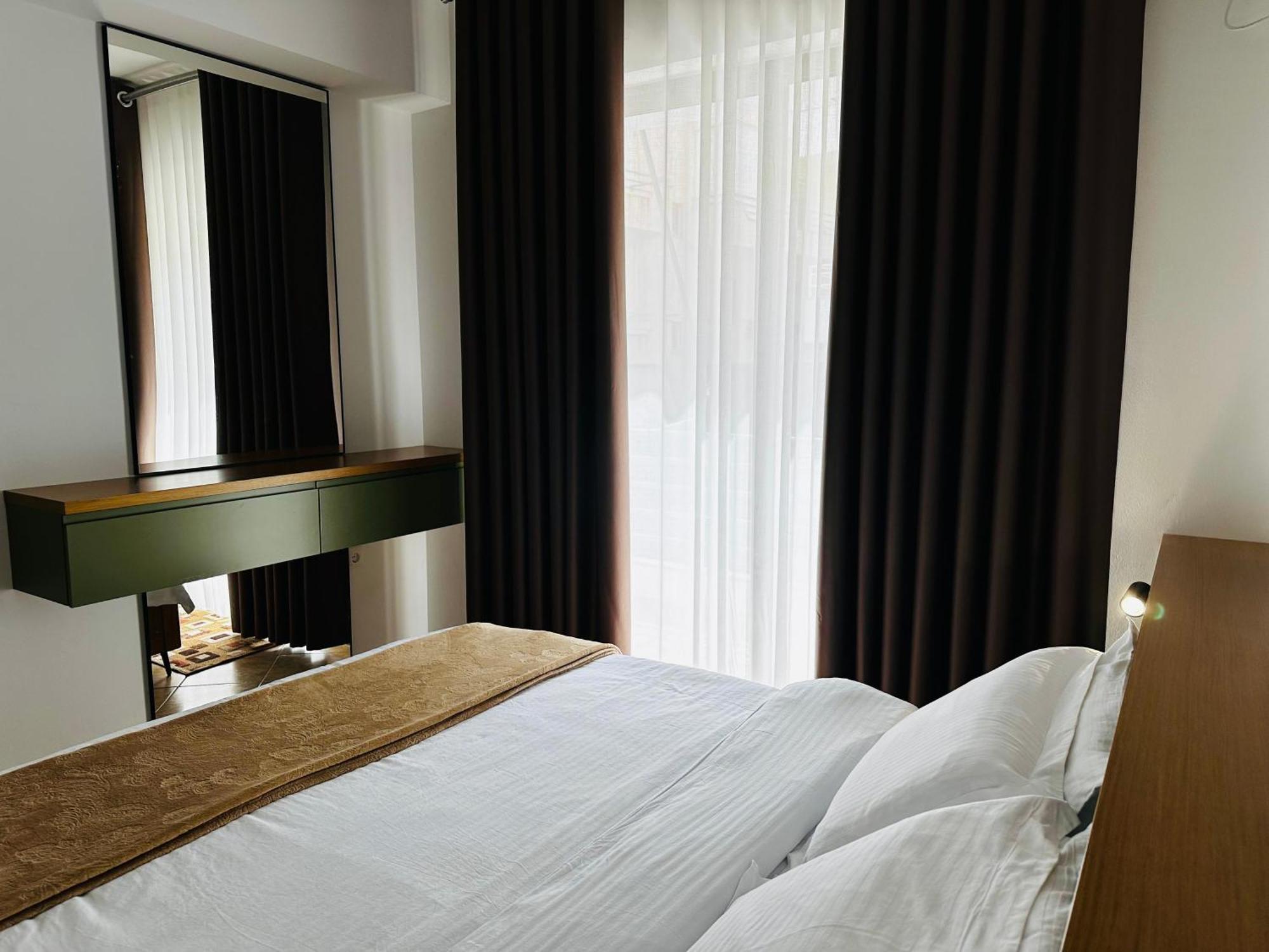 Flora Apartments ساراندا المظهر الخارجي الصورة