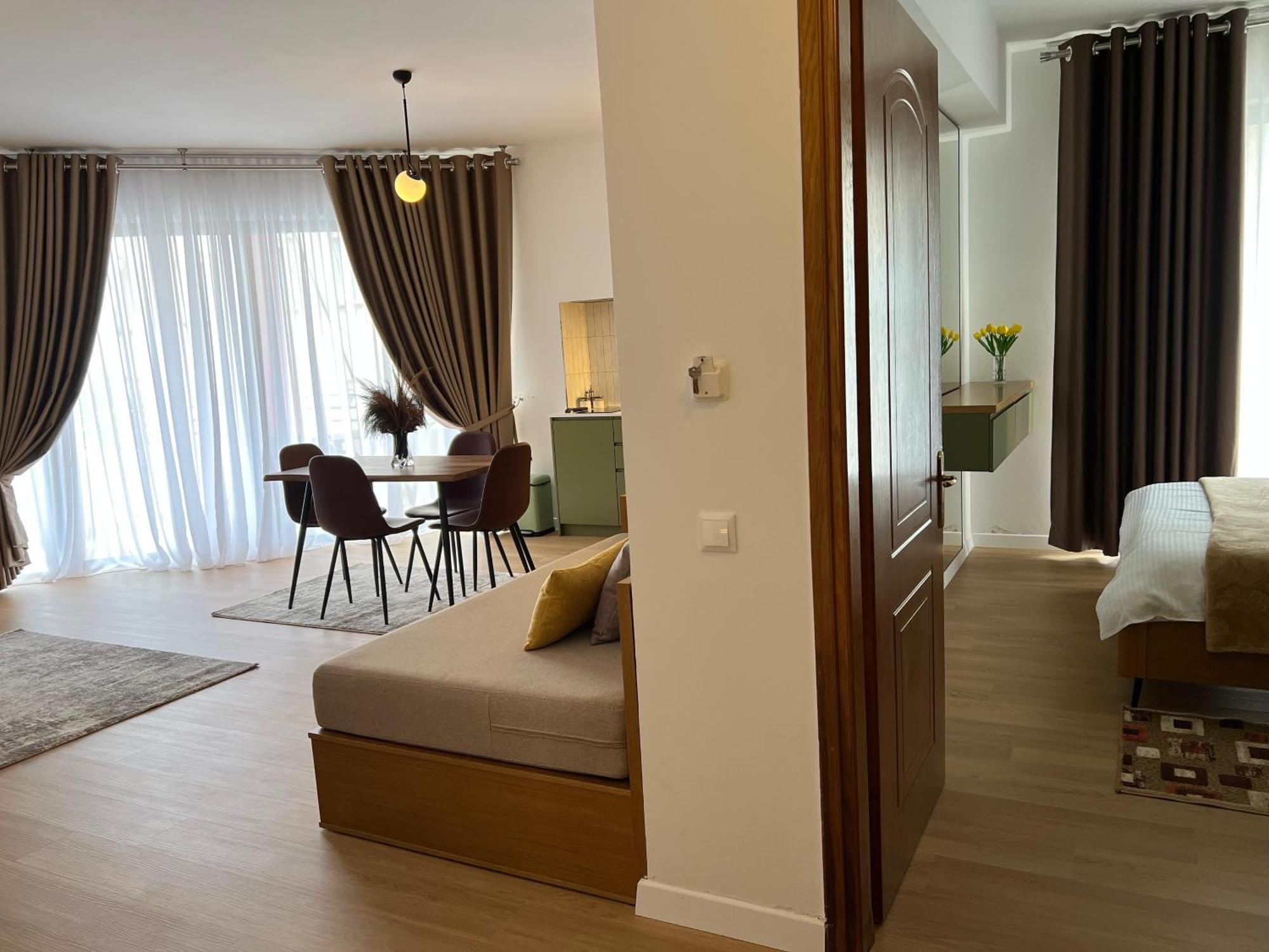 Flora Apartments ساراندا المظهر الخارجي الصورة
