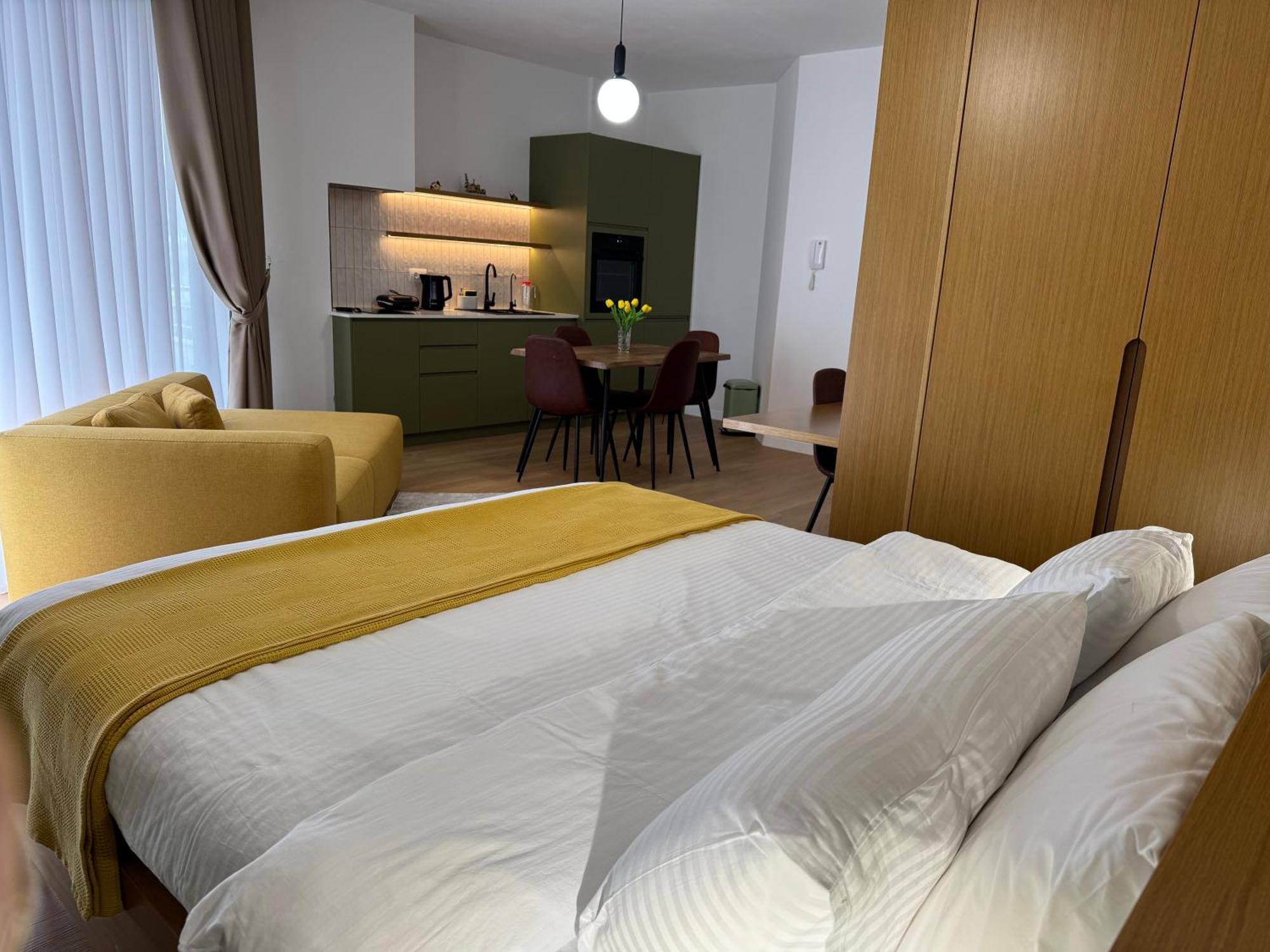 Flora Apartments ساراندا المظهر الخارجي الصورة