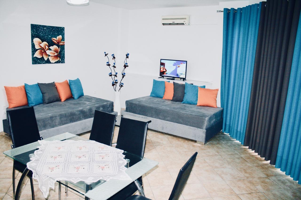 Flora Apartments ساراندا المظهر الخارجي الصورة