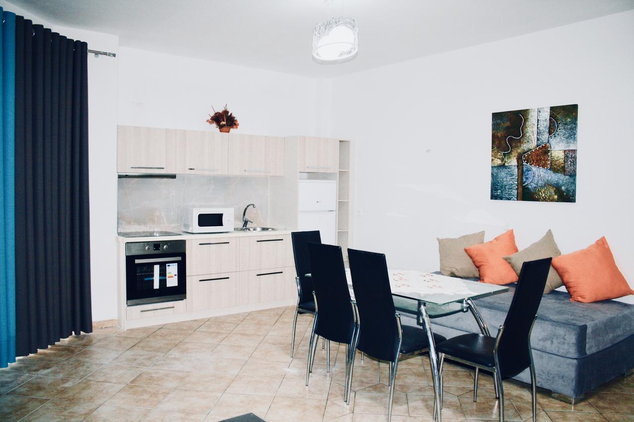 Flora Apartments ساراندا المظهر الخارجي الصورة